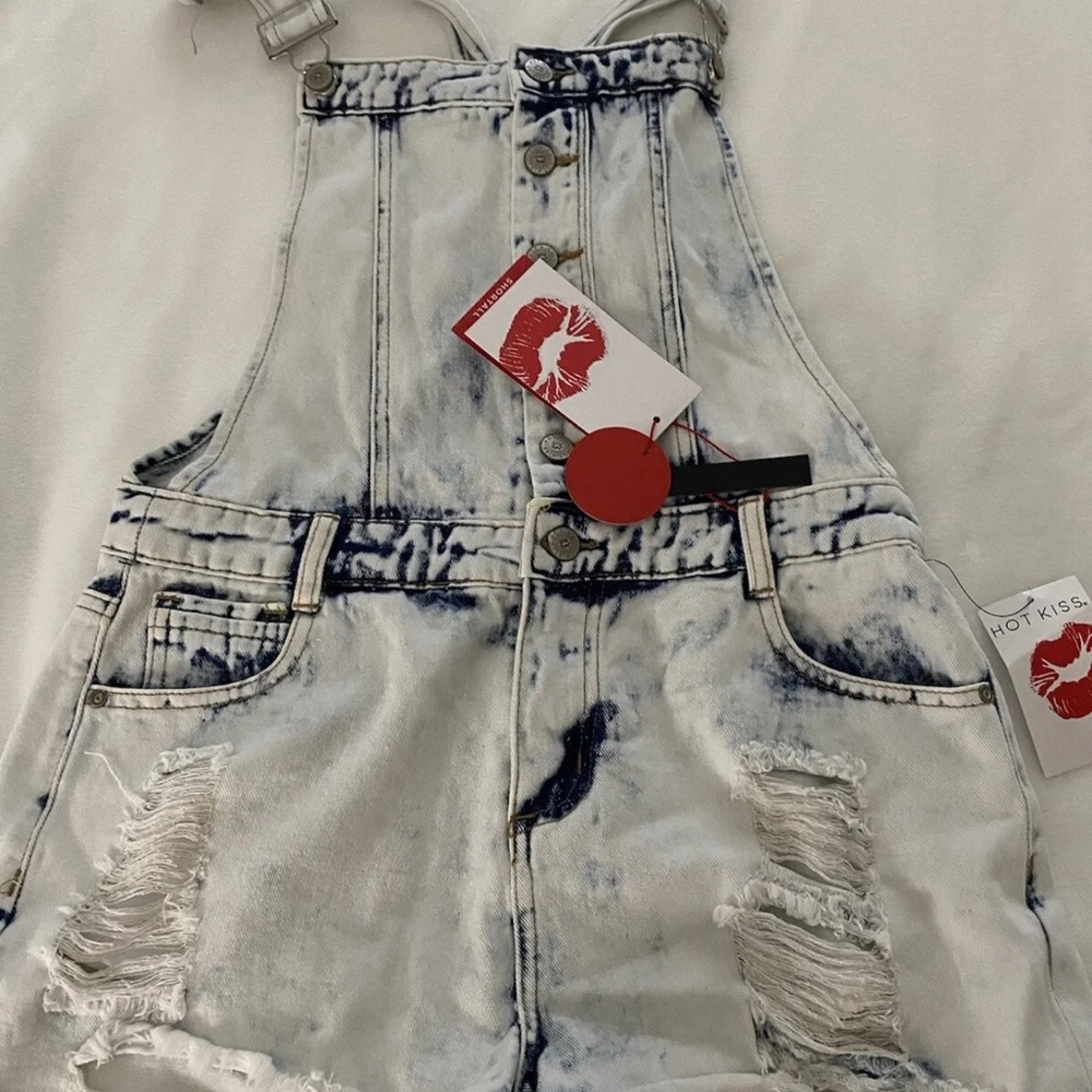 NWT Hot Kiss distressed overall shorts denim shorts romper size 9 juniors